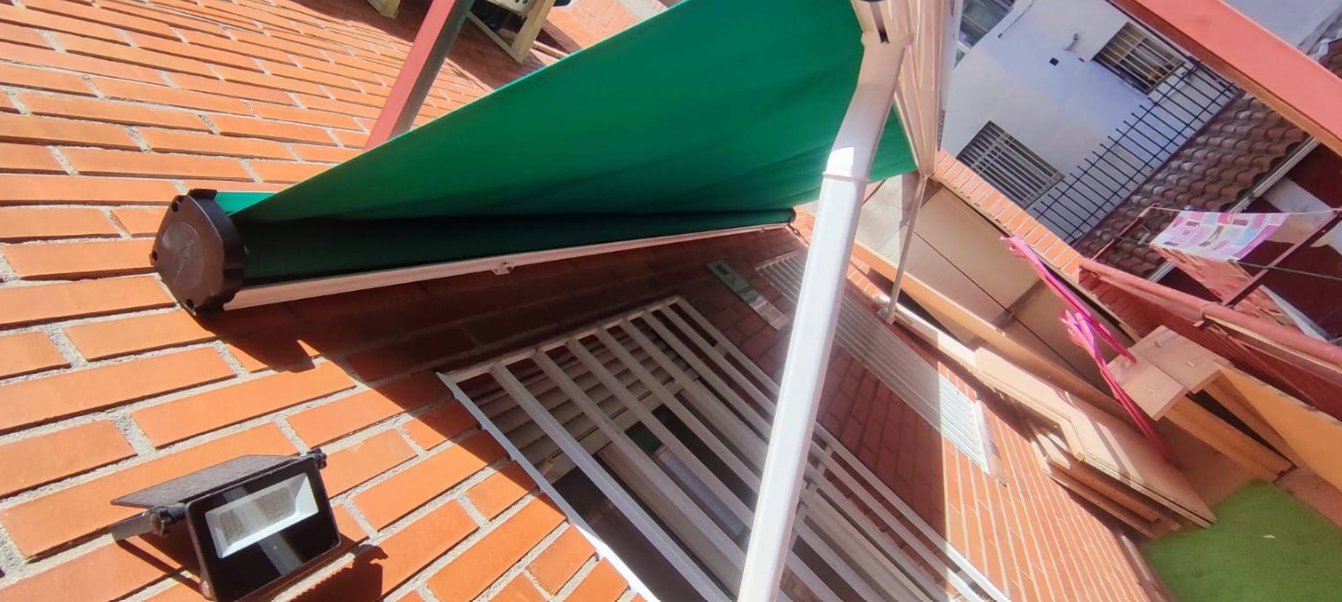 Cambio de lona de toldo en Madrid